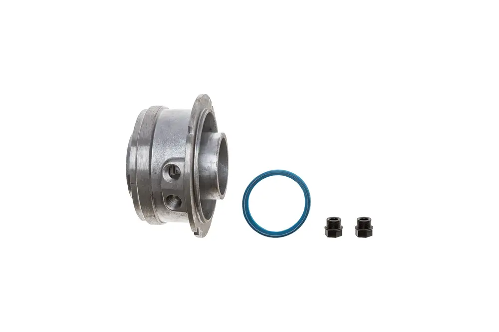 Abgasadapter der Marke Brötje, aus Metall, inkludiert eine Dichtung in Blau sowie zwei schwarze Muffenanschlüsse.