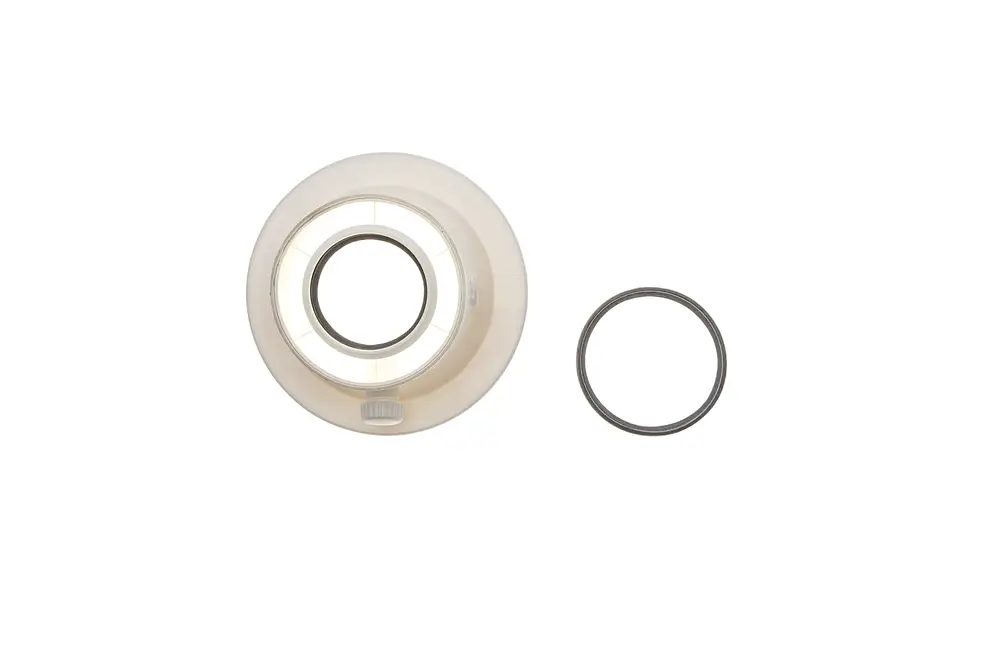 Abgasadapter von Brötje, bestehend aus einem transparenten Gehäuse mit runder Öffnung und einem separaten Metallring.