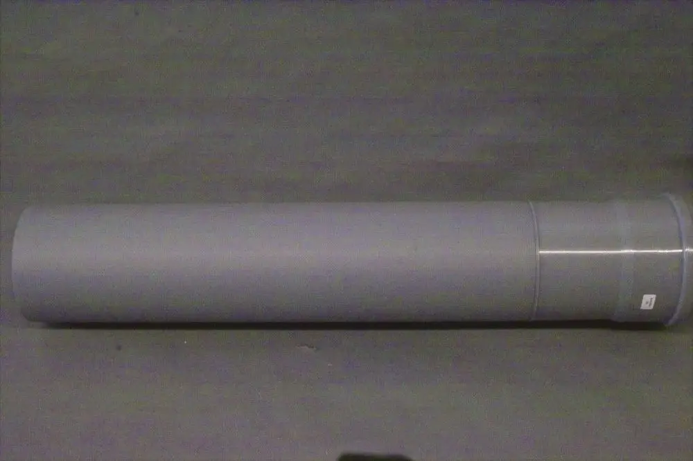 Graues Abgasrohr, gerade Form, auf neutralem Hintergrund. Hersteller Brötje. Keine spezifischen Maße oder Details erkennbar.