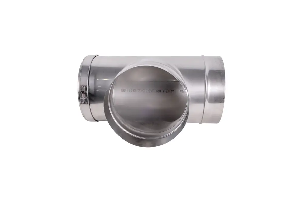 Stainless steel Abgasrohr mit zwei Anschlussstutzen, geeignet für die Verwendung in Heizsystemen der Marke Brötje. Klarer Verlauf ohne sichtbare Verbindungen.