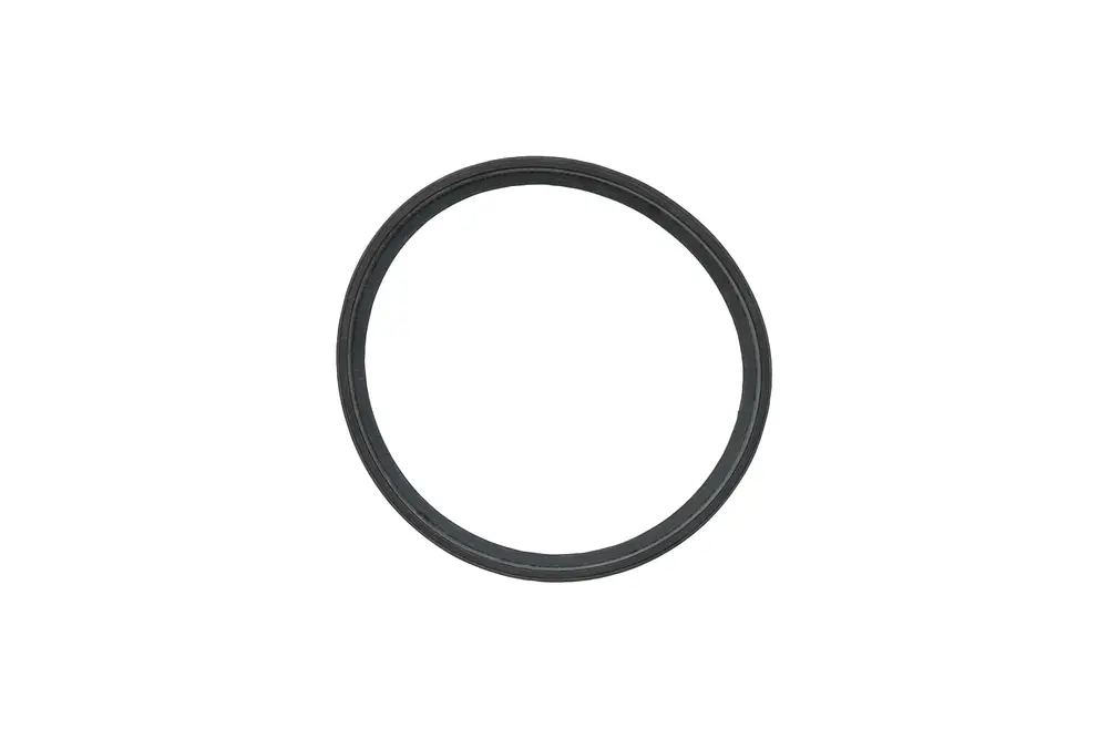Schwarze Dichtung in runder Form, geeignet für Abgasanschluss. Produkt von Brötje, dargestellt vor einem weißen Hintergrund.