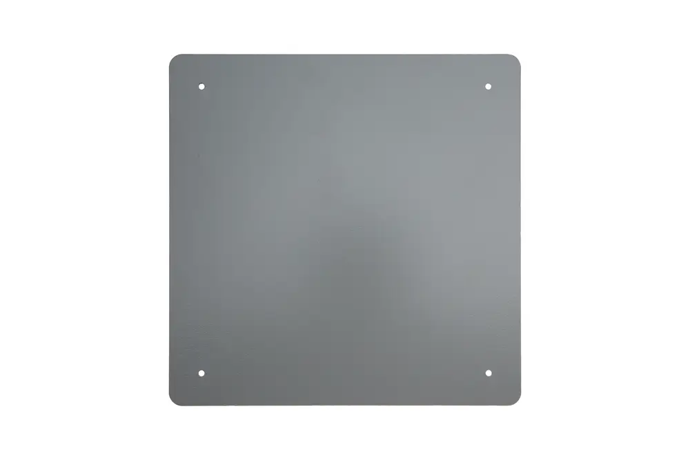Grauer, flacher Metalldeckel mit vier Löchern zur Befestigung. Geeignet für den Abgasstutzen von Brötje-Geräten.
