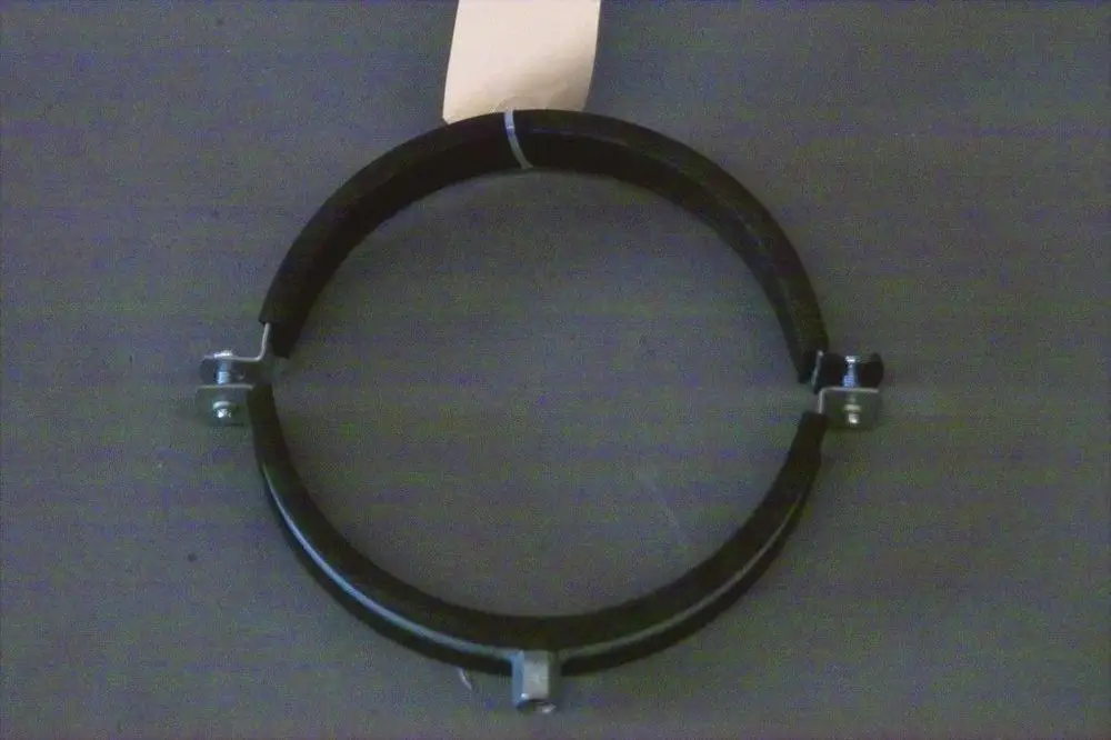 Schelle für Abgasrohrhalter mit zwei Halterungen und Gelenkschrauben, geeignet für Rohrmontagen; Brötje Markenprodukt.