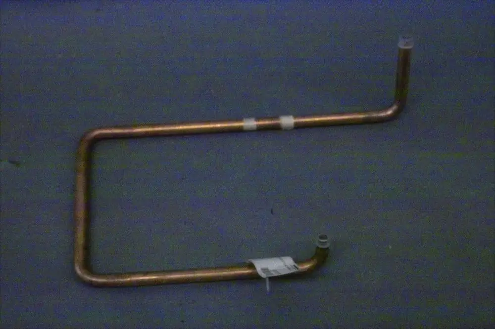 Kupferrohr mit gebogenen Enden, möglicherweise zur Verwendung in Heizsystemen. Produkt von Brötje, passend zu spezifischen technischen Anwendungen.
