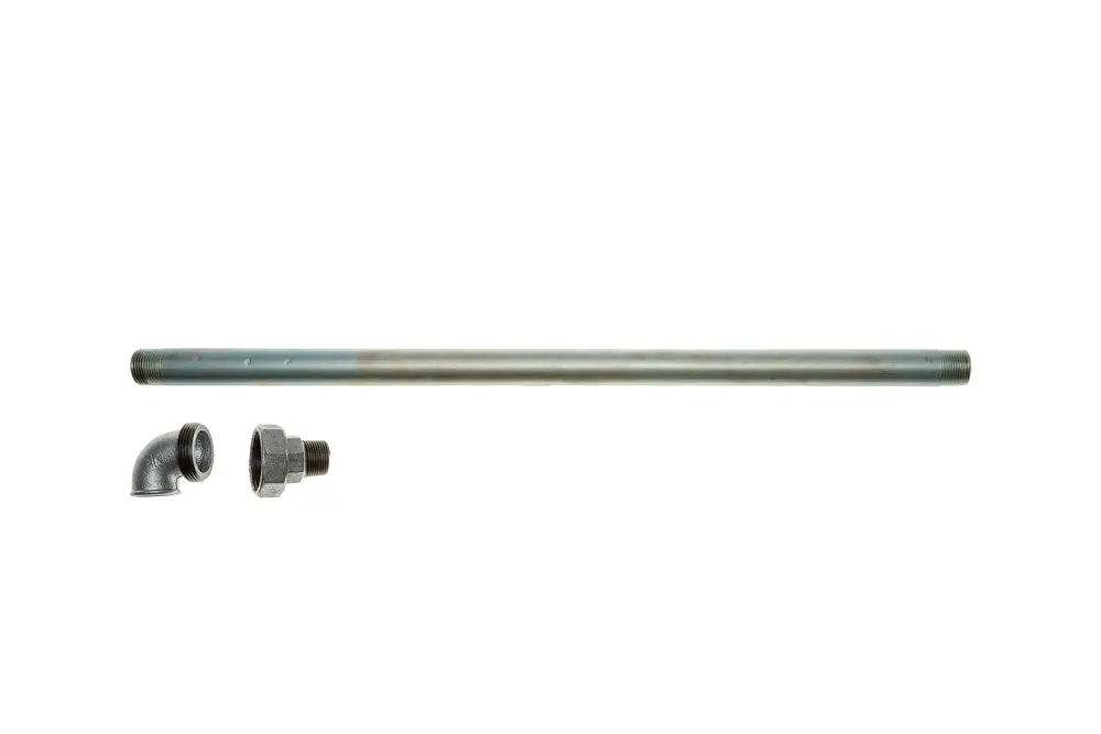 Brötje-Gaszuleitung mit einem langen Rohr, einem Gewinde und zwei Fittings, darunter ein gebogenes Teil und ein Verbindungsstück.