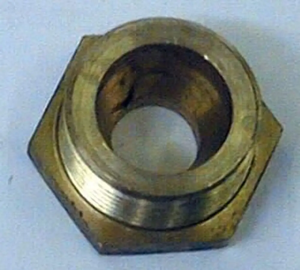 Brötje Gasdüse aus Metall mit sechseckigem Kopf und durchgehendem Innengewinde. Oberfläche ist leicht matte. Größe oder spezifische Werte sind nicht ersichtlich.
