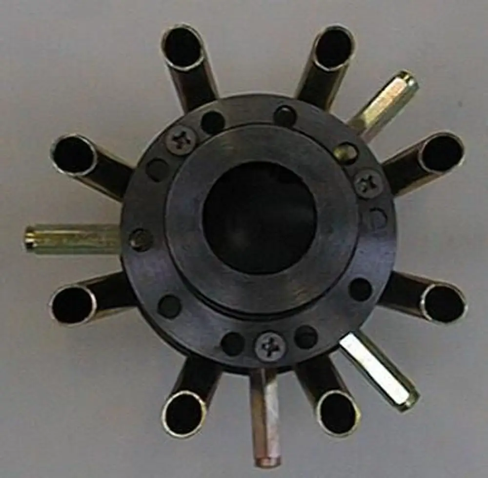 Gasverteiler von Brötje mit mehreren Rohren, die strahlenförmig angeordnet sind. Das zentrale Teil hat eine runde Öffnung und ist aus Metall gefertigt.