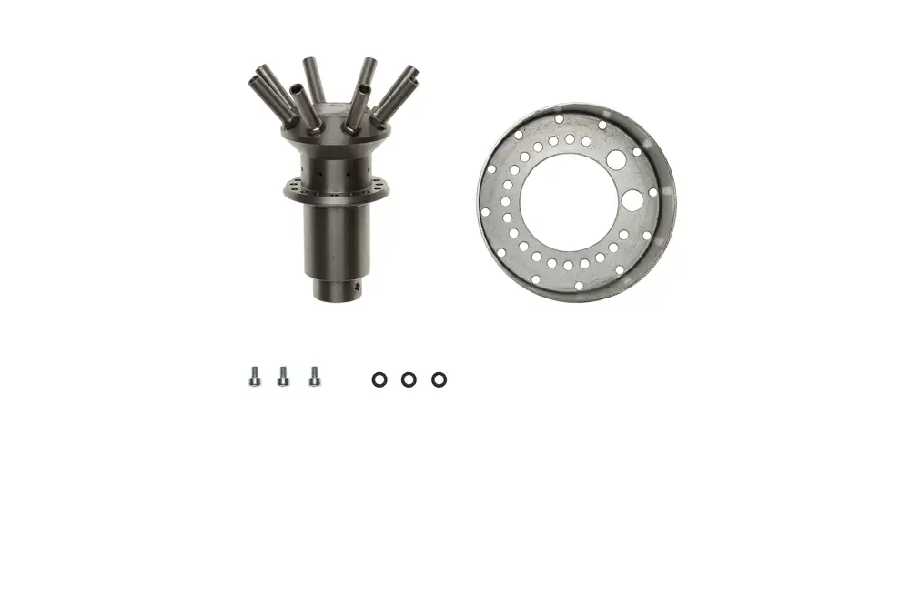 Umbausatz von Brötje mit mehreren Pipetten und Montageplatten, ergänzt durch Schrauben und Dichtungen, angeordnet auf hellem Hintergrund.
