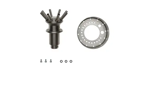 Umbausatz von Brötje mit mehreren Pipetten und Montageplatten, ergänzt durch Schrauben und Dichtungen, angeordnet auf hellem Hintergrund.