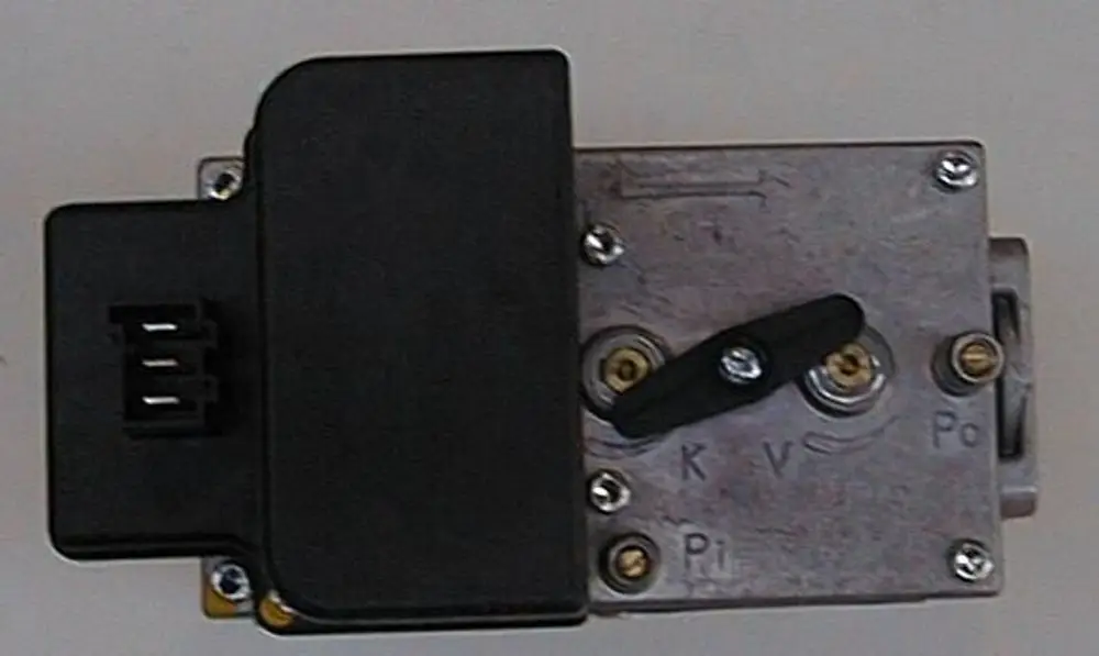 Gasmagnetventil für Flüssiggas, hergestellt von Brötje, mit elektrischer Anschlusstechnik und skalierten Druckanschlüssen zur Steuerung von Gasflüssen.