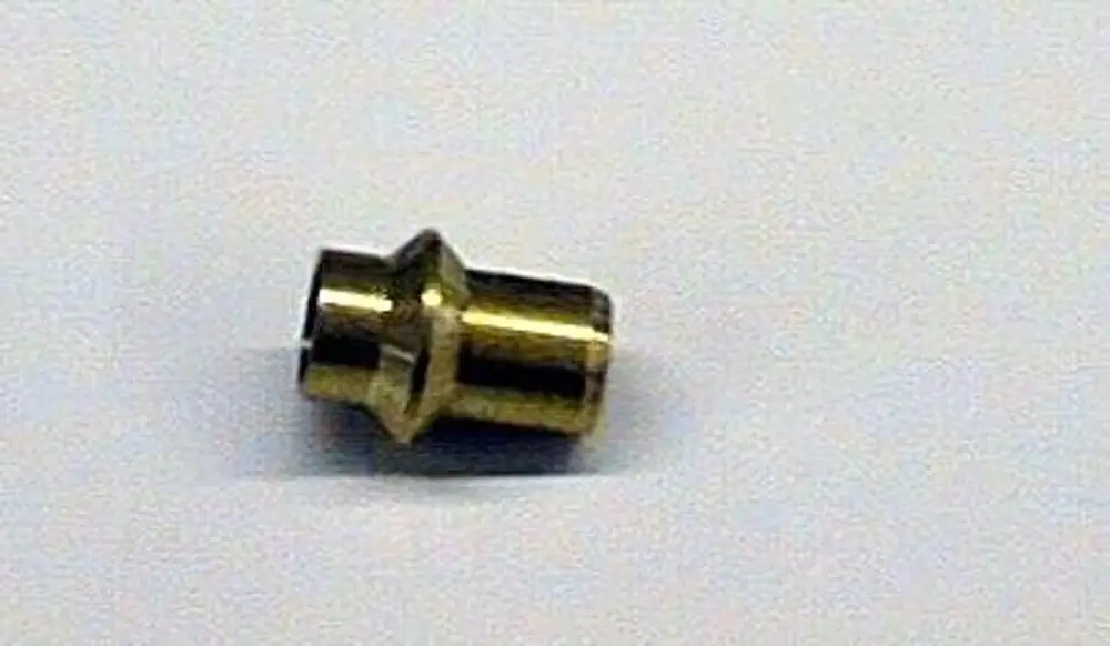 Metallische Brennerdüse von Brötje in zylindrischer Form auf hellem Hintergrund, ohne erkennbare Maße.