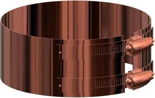 Klemmband aus kupferbeschichtetem Edelstahl mit zwei Schrauben und länglichen Öffnungen, gefertigt von ATEC. Verwendbar für Rohrverbindungen in der Haustechnik.