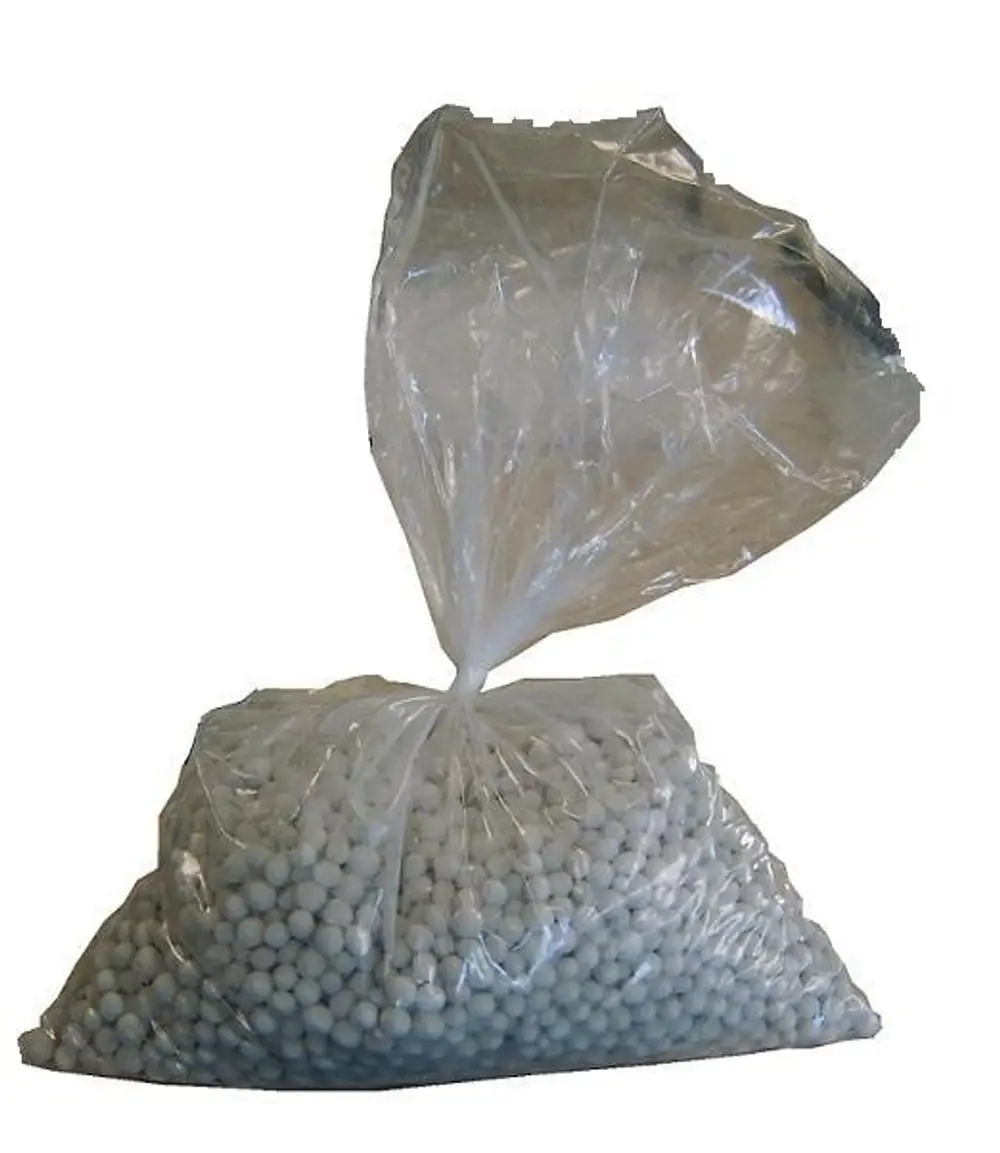 Weißes Granulat in transparentem Plastikbeutel, etikettiert mit der Marke ATEC. Der Beutel wirkt gefüllt und zeigt eine glatte Oberfläche.