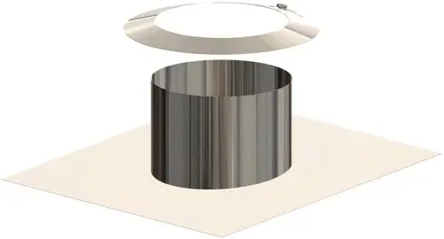 Flachdachdurchführung von ATEC mit Metallzylinder und abnehmbarem Wetterkragen, auf einer hellen Fläche dargestellt.