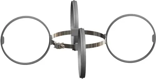 Abstandshalter aus Metall mit zwei runden Halterungen, die an einem zentralen Verbindungselement angeordnet sind. Produkt von ATEC zur Verwendung in Rohrsystemen.
