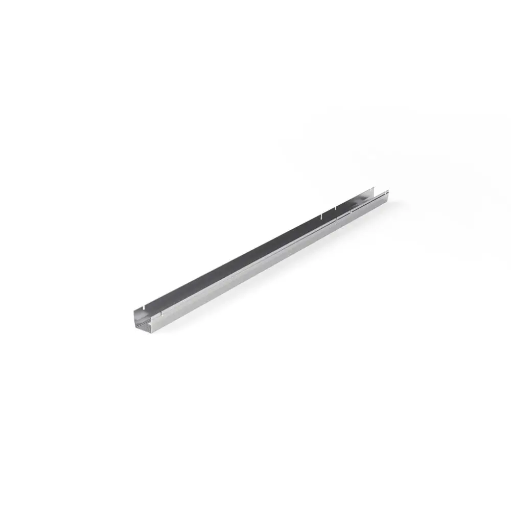 Aluminiumprofil von Mounting Systems, länglich und schlank, mit zwei seitlichen Öffnungen, geeignet für verschiedene Montageanwendungen.