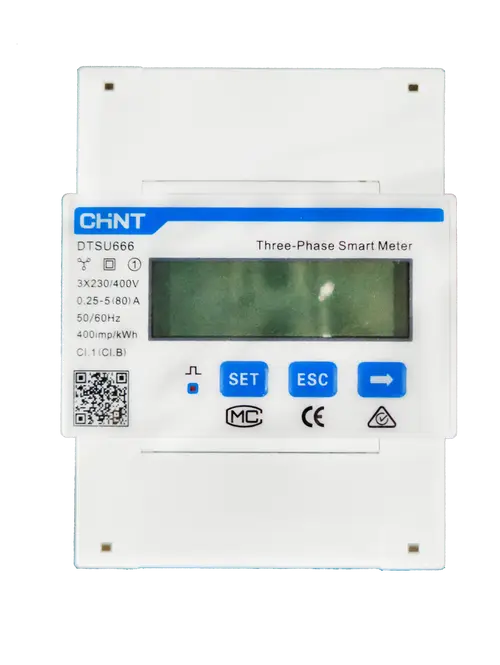 Abgebildeter 3-Phasen-Zähler von FoxESS mit LCD-Anzeige und Bedienelementen. Enthält Informationen zu Stromstärke und Spannung für die Energieüberwachung.