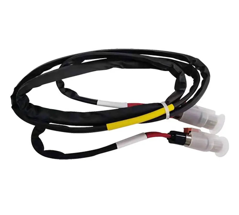 Powerkabel mit mehreren Leitungen und Steckverbindern, geeignet für Solax-Batteriesysteme. Kabelstruktur mit schwarzer Ummantelung zur Isolation.