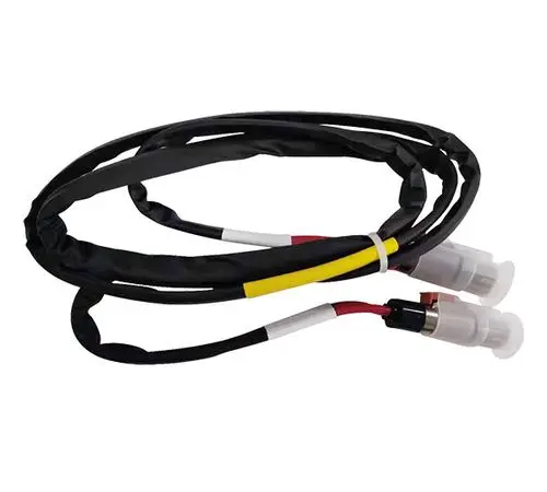Powerkabel mit mehreren Leitungen und Steckverbindern, geeignet für Solax-Batteriesysteme. Kabelstruktur mit schwarzer Ummantelung zur Isolation.
