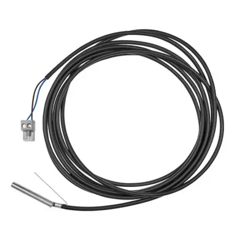 Buderus Temperatursensor mit schwarzem Kabel und Metallfühler, geeignet für Wärmeüberwachung und Temperaturanpassung in Heizsystemen.