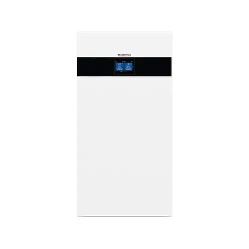 Weißes Buderus-Gerät mit digitalem Display und schwarzem Einsatz mittig. Klare Linien ohne sichtbare Bedienelemente oder Anschlussmöglichkeiten.