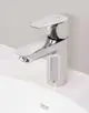 Waschtischbatterie von Grohe in Chromoptik mit einem flachen, breiten Auslauf und einem klaren Hebel zur Temperatur- und Mengeneinstellung. Montiert auf einer weißen Fläche.