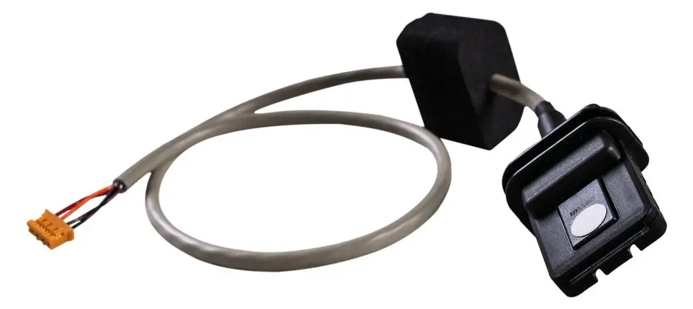 Pluggit Raumluftqualitätsfühler mit einem Kabel und Steckverbindung. Der Sensor ist mit einem schwammartigen Schutzmaterial umgeben.