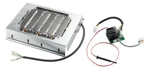 Elektrisches Vorheizregister von Pluggit, bestehend aus einem Wärmeelement mit Aluminiumoberfläche und einer Steuerplatine. Kabel und Stecker sind in der Abbildung sichtbar.