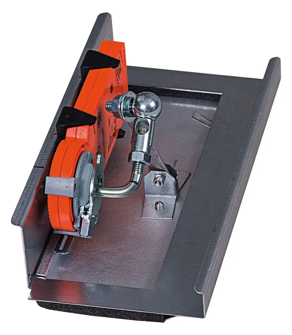 Automatischer Bypass von Pluggit mit einem orangefarbenen Element, montiert auf einer Metallbasis, geeignet für präzise Luftstromregelung.