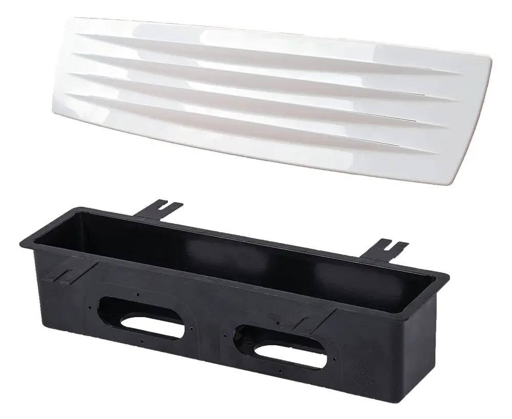 Pluggit Zuluft-Set bestehend aus einer weißen Design-Blende mit Längsrippen und einem schwarzen Montagesockel ohne sichtbare Maße.