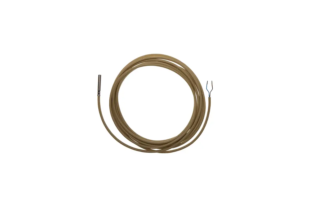 Brötje Speicherfühler mit einem langen, flexiblen Kabel, an einem Ende ein metallisches Element und am anderen Ende ein zweigeteilter Anschluss.