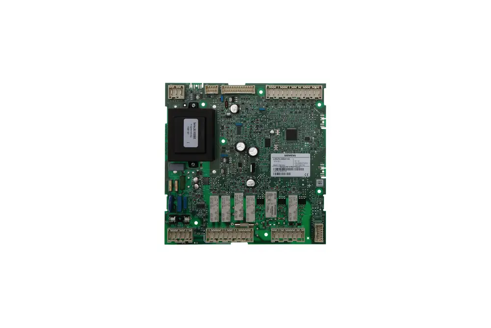 Grüne Elektronikplatine mit mehreren Anschlussklemmen und einem großen Prozessorbereich. Teile von Brötje zur Steuerung und Regelung von Heizsystemen.