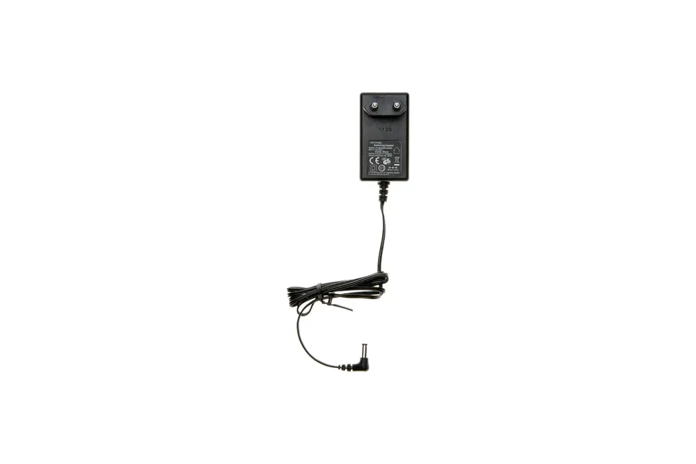 Schwarzes Netzteil mit angeschlossenem Kabel und Stecker, hergestellt von Brötje, geeignet für die Stromversorgung von Geräten.