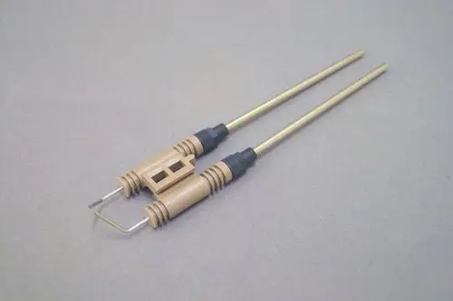 Brötje Elektrodenblock mit zwei langen, goldfarbenen Metallstangen, verbunden durch eine zentrale Einheit mit schwarzem Kunststoffelement und einer gegenüberliegenden Schlaufe.