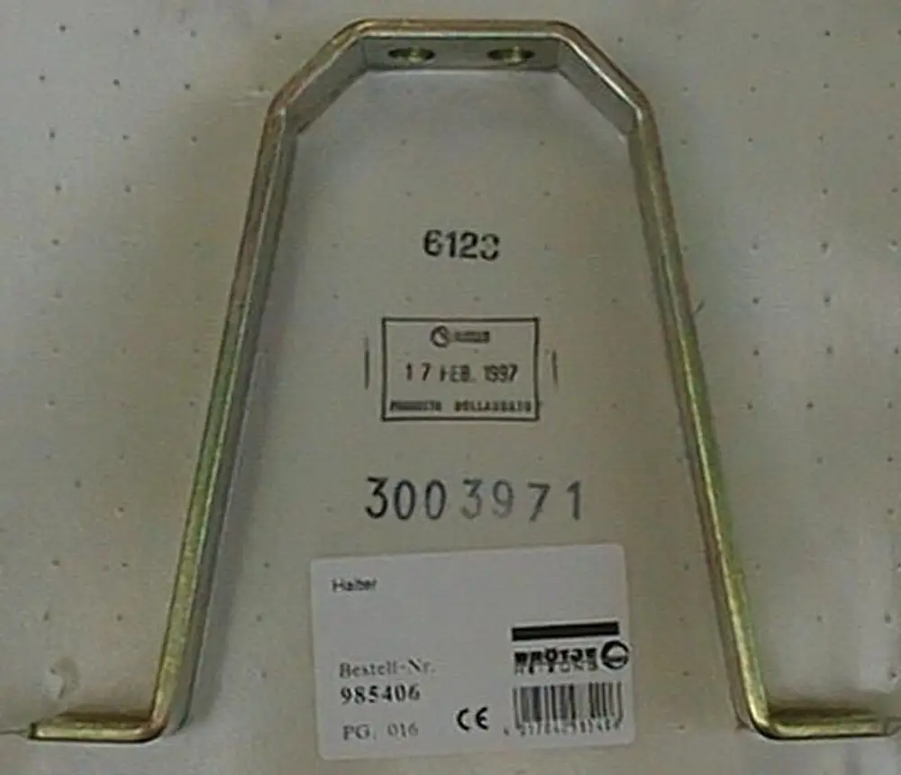 Metallhalter von Brötje mit zwei Löchern zur Befestigung. Bietet eine steife, U-förmige Konstruktion, geeignet für verschiedene Anwendungen.