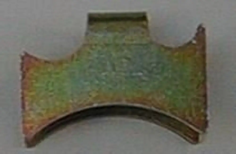 Halter von Brötje in gebogener Form mit einer metallischen Oberfläche, geeignet für verschiedene Anwendungen in Heizsystemen.