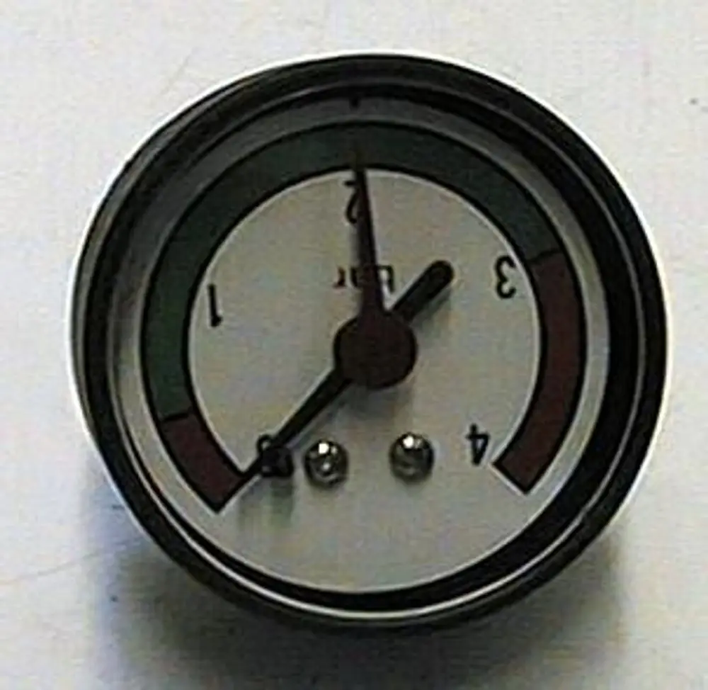 Manometer von Brötje mit einer Skala von 0 bis 4, farblich gegliedert in grün, gelb und rot. Die Nadel zeigt auf den Wert 3. Zwei Metallkontakte sind sichtbar.