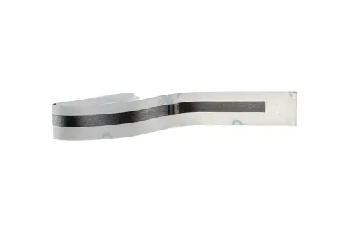 Brötje Zierleiste aus einem flexiblen Material mit einer dunklen, horizontalen Struktur in der Mitte. Ideal für die Verwendung an Heizkörpern oder ähnlichen Anwendungen.