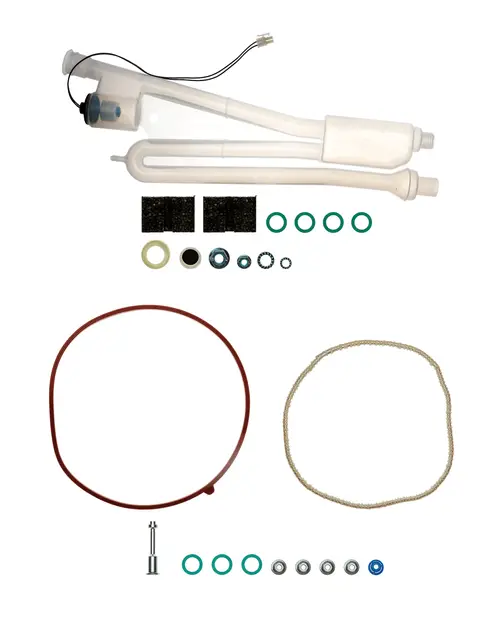 Brötje Siphon mit verschiedenen Dichtungen und Zubehörteilen, um eine sichere Wasserableitung zu gewährleisten. Komponenten, einschließlich O-Ringen und einem Halter, sind sichtbar angeordnet.