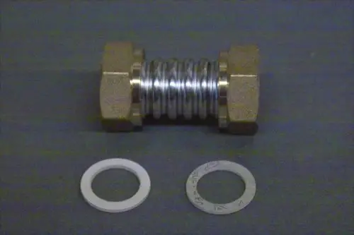 Metallwellschlauch von Brötje mit zwei anschließbaren Enden und zwei Dichtungen, für Verwendung in Rohrleitungen oder Verbindungsteilen.