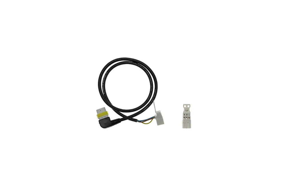 Netzkabel mit einem abgewinkelten Stecker und einem weiteren Anschluss. Teil des Brötje-Produkts, geeignet für elektrische Verbindungen in Heizsystemen.