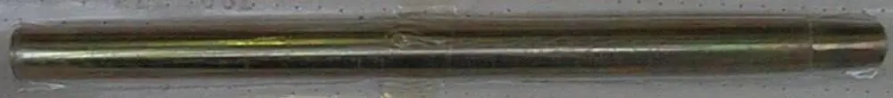 Brötje Bolzen, länglicher metallischer Gegenstand in durchsichtiger Verpackung, ohne erkennbare Maße oder spezifische Merkmale.