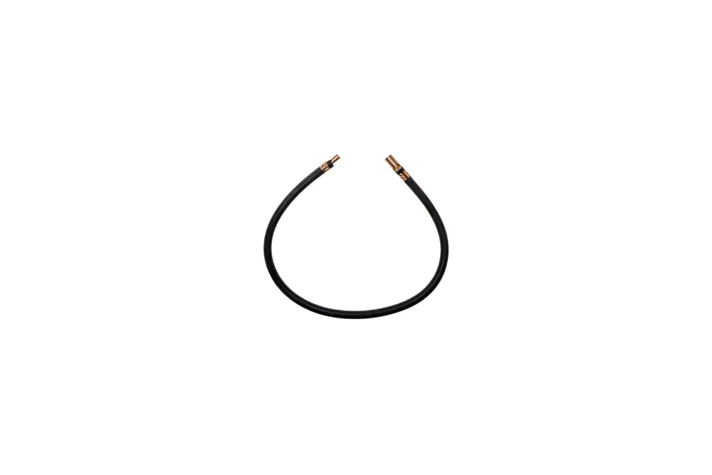 Schwarzes Zündkabel mit zwei Anschlüssen, geeignet für Brötje Heizsysteme. Das Kabel hat eine gebogene Form und eine glatte Oberfläche.