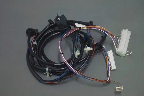 Kabelbaum von Brötje, bestehend aus mehreren Kabeln und Steckverbindern, geeignet für elektrische Verbindungen in Heizsystemen.