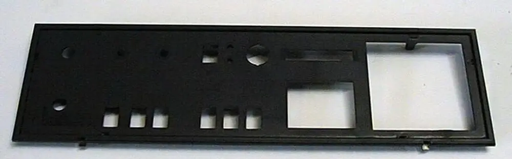 Schwarz lackierter Rahmen für ein Schaltfeld von Brötje, mit mehreren Aussparungen in verschiedenen Formen und Größen.