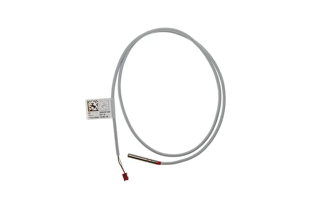 Temperatursensor von Brötje mit einem dünnen Kabel, das in einen schmalen, zylindrischen Fühler übergeht. An einem Ende befindet sich ein Steckverbinder.