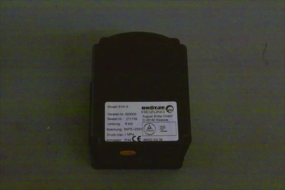 Brötje Gerät mit Beschriftung, Modell EHK 6, Herstellerinformationen und technischen Angaben zu Leistung, Spannung und Druck. Empfohlene Schutzart ist IP44.