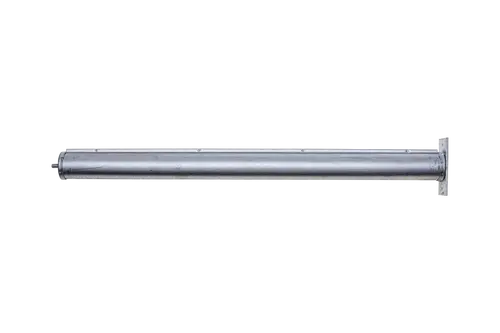 Metallisches Rohr mit zwei Enden, eines mit Anschluss, das als Sekundärluftrohr von Brötje verwendet wird. Es zeigt deutliche Gebrauchsspuren und ist zylindrisch gestaltet.