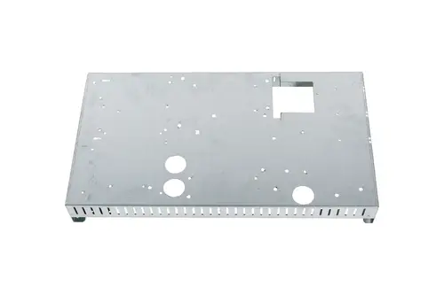 Metallische Regelungsbox von Brötje ohne Abdeckung, flache Oberfläche mit mehreren Ausschnitten und Löchern zur Befestigung und Kabeldurchführung.