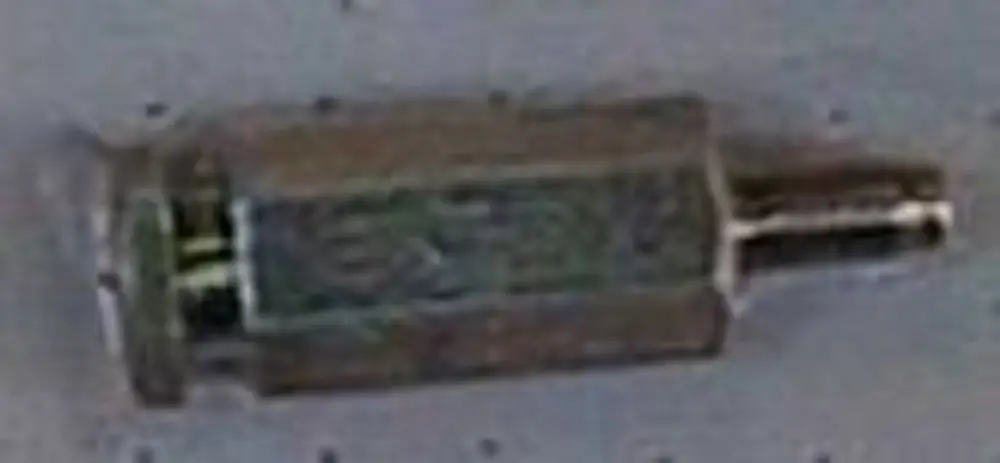 Schraubbolzen von Brötje, metallisch, zylindrische Form mit einer Öffnung auf einer Seite. Verwendbar in Verbindung mit entsprechenden Geräten oder Installationen.